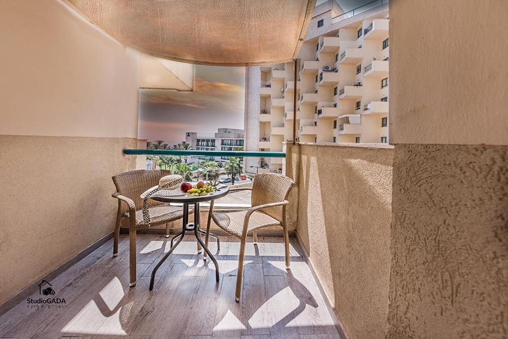 Kings & Queens By The Lake Apartment Tiberias Bagian luar foto