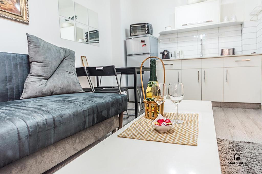Kings & Queens By The Lake Apartment Tiberias Bagian luar foto